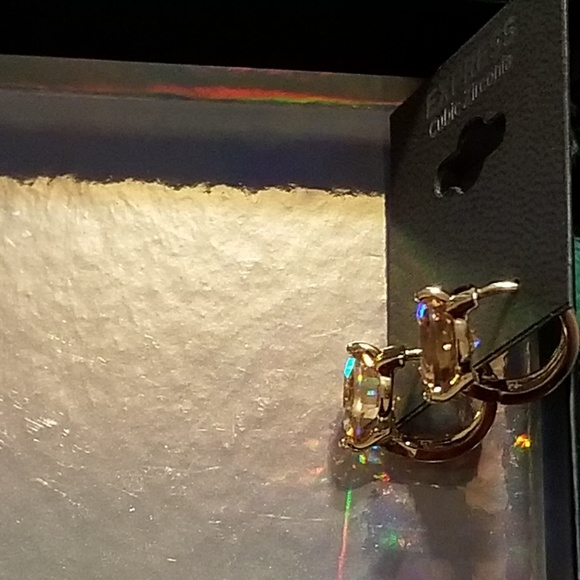 β 2 for $30 β π¦ππ Halo Drop Earrings - Picture 4 of 4